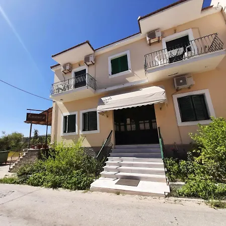 Ammousa מלון דירות ליקסורי