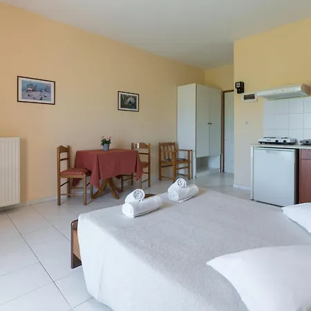 מלון דירות Ammousa 4*